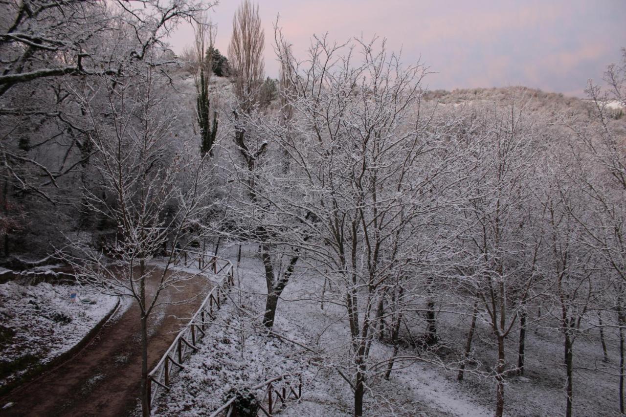 Altra Meta B&B Губбіо Екстер'єр фото